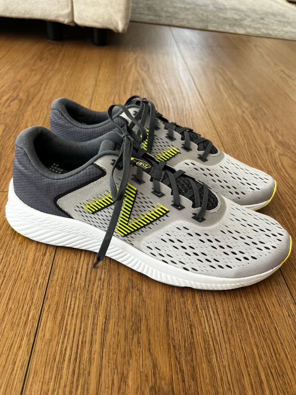 Size 9.5 Men's New Balance MDRFTLG1 Running Sneaker